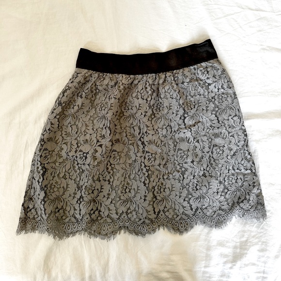 J Crew lace skirt, Size 4, elastic waist - Picture 1 of 4